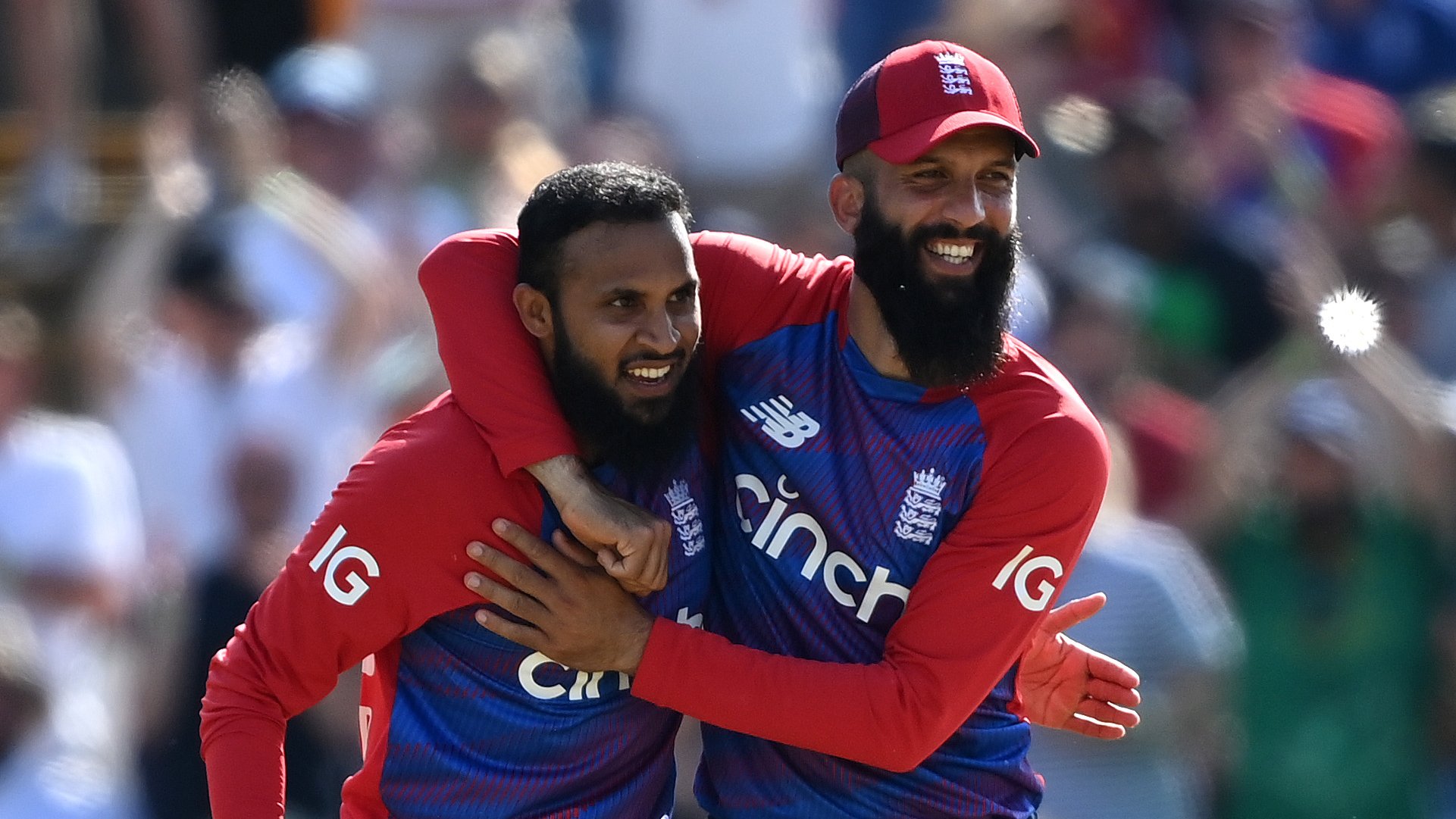 England put Pak in a spin to level series