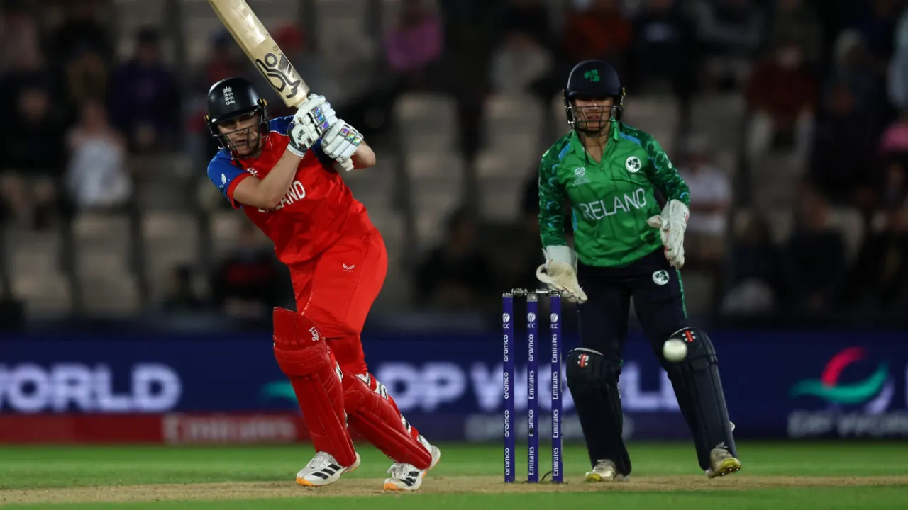 England beat Ireland despite Sciver-Brunt injury scare