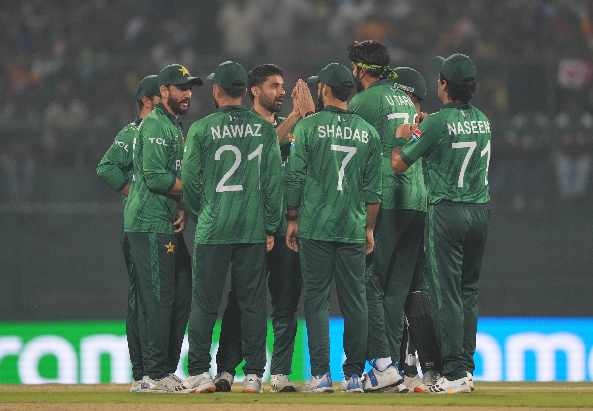 Pakistan edge Sri Lanka in thriller, but New Zealand seal semi-final spot
